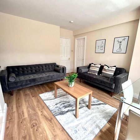 Central 4 Bedroom House With Driveway 泰恩河畔纽卡斯尔 外观 照片